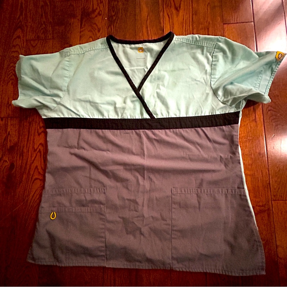 Women’s Wonderwink Scrub Top